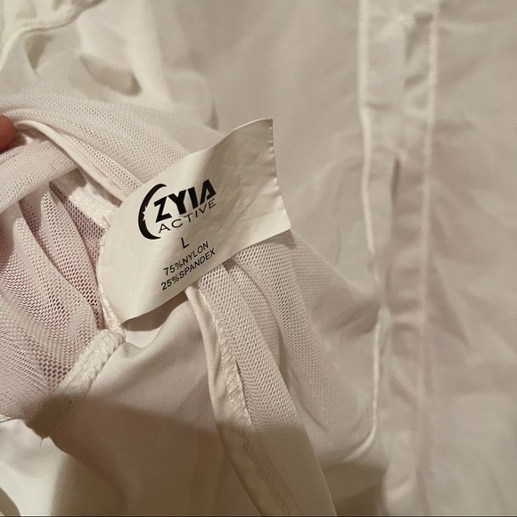 Zyia panel split back mesh tank - Picture 8 of 10